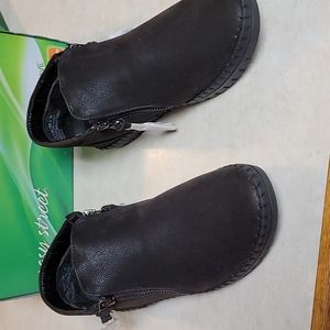 Easy street comfort wave shoes